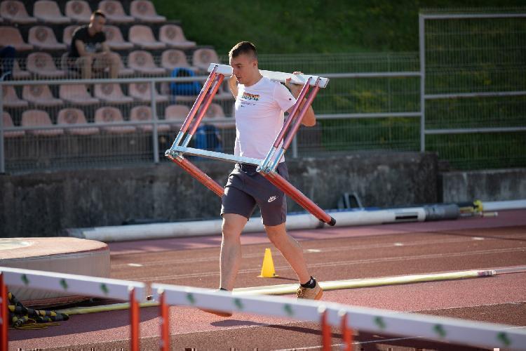 121657756683BPu-fe5683.jpg-atletskimiting-nm.si