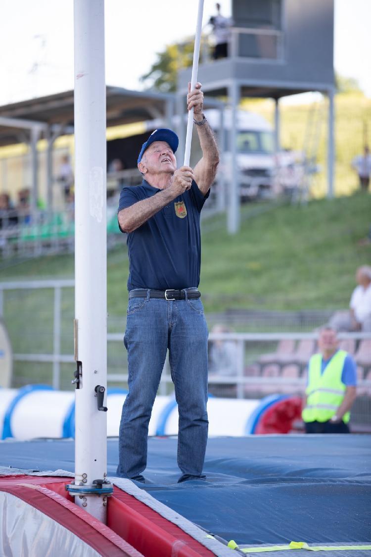 121657756847BPu-fe5879.jpg-atletskimiting-nm.si