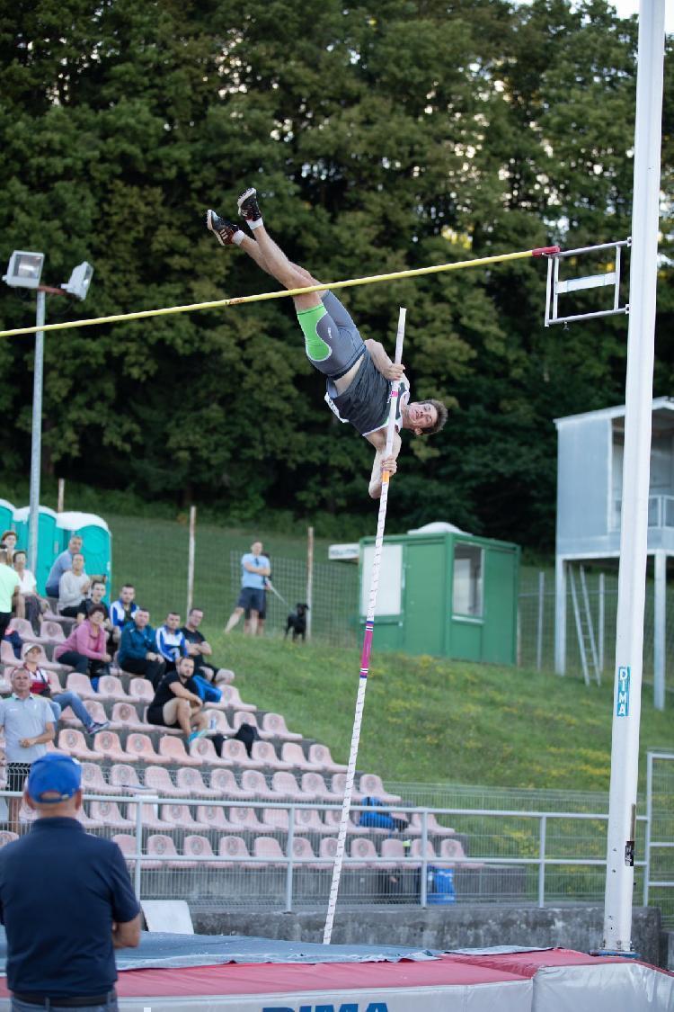 131657756847BPu-fe5885.jpg-atletskimiting-nm.si