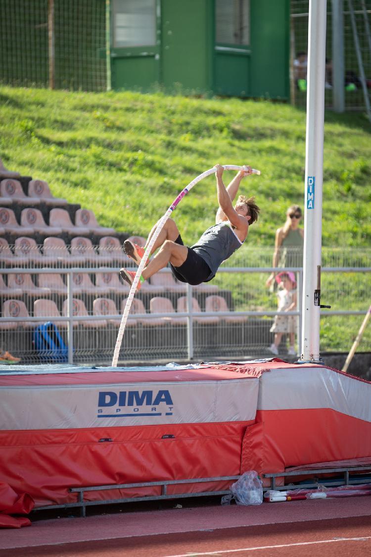 41688897637BPu-fm7130.jpg-atletskimiting-nm.si