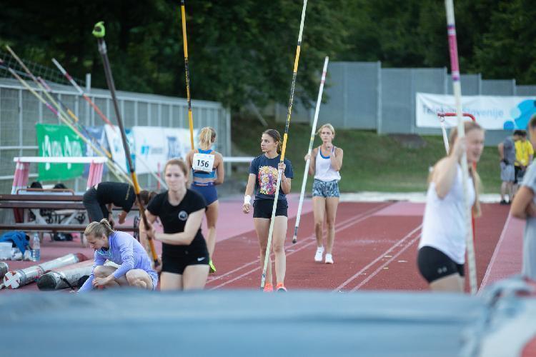 61689087529BPu-fm8188.jpg-atletskimiting-nm.si