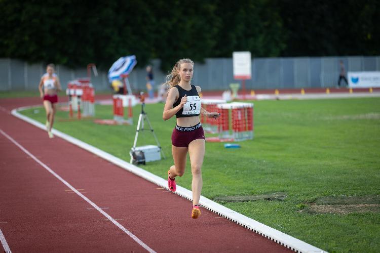 81689083837BPu-fm7958.jpg-atletskimiting-nm.si